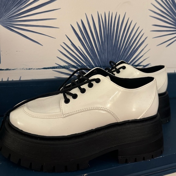 Madden girl platform lace up size 7 - Picture 2 of 3